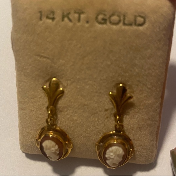 Vintage 14k gold marked cameo oval fan shell dangle post earrings as is - Picture 3 of 14